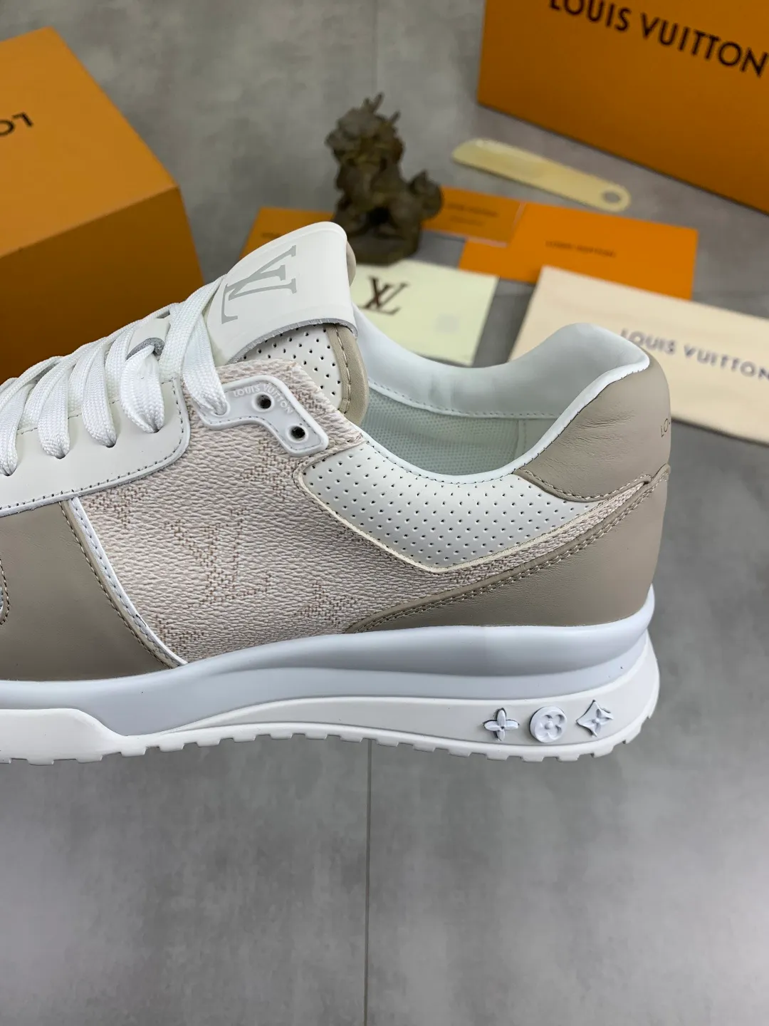 Men's men's shoes P680 new style 💶[LOUIS VUITTON] (original order) new style 🍀LV Louis Vuitton * - top version of LV classic trendy shoes! Use imported original cowhide and water-dyed cowhide lining. The latest original wear-resistant TPU combination outsole! High quality products! Multiple colors available, code number: 39-45 (46 customized)